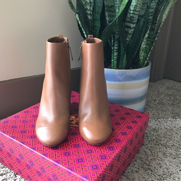 Tory Burch Grove Bootie / Royal Tan / Size 8 - Picture 5 of 9